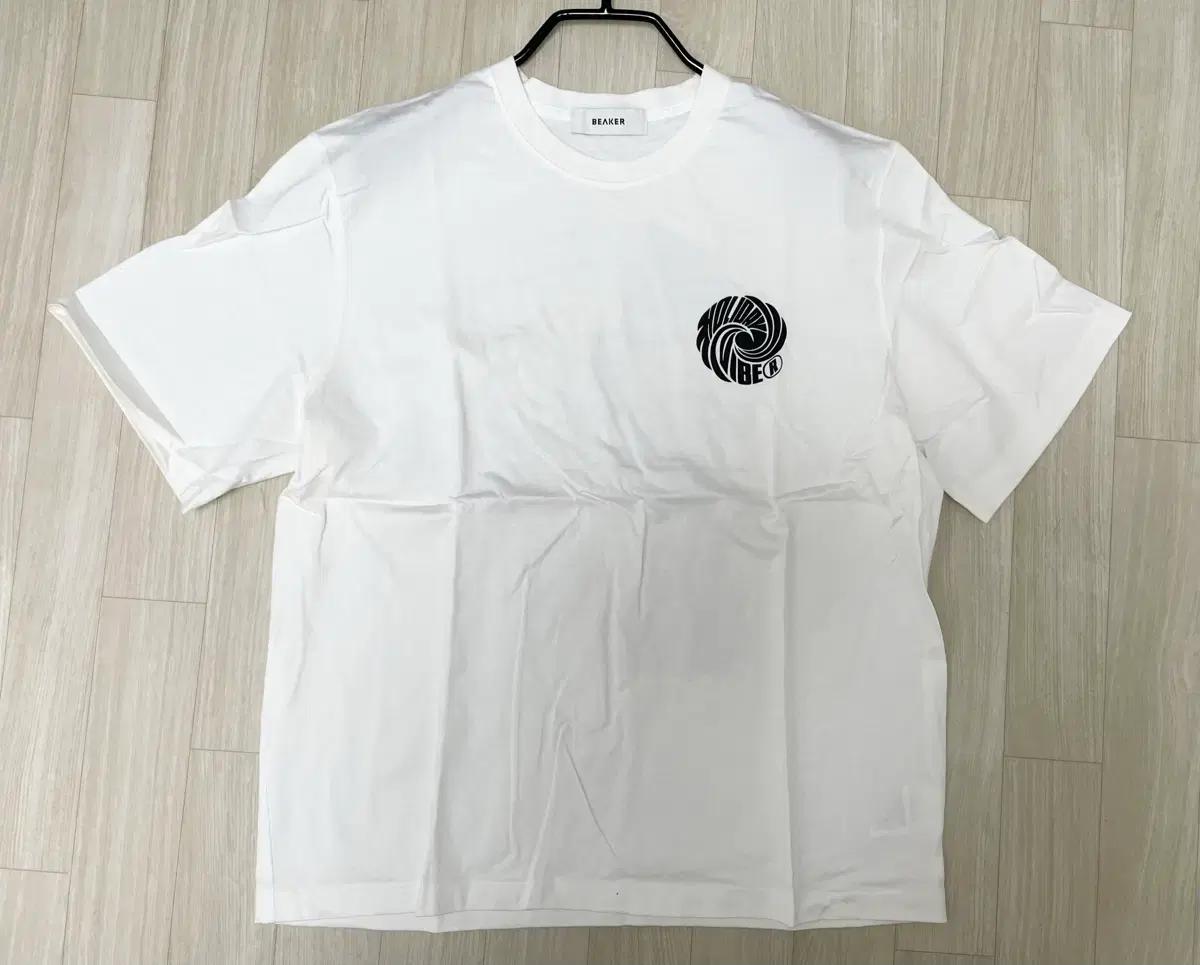 비이커 beaker 프린트 반팔 화이트 001 (L)