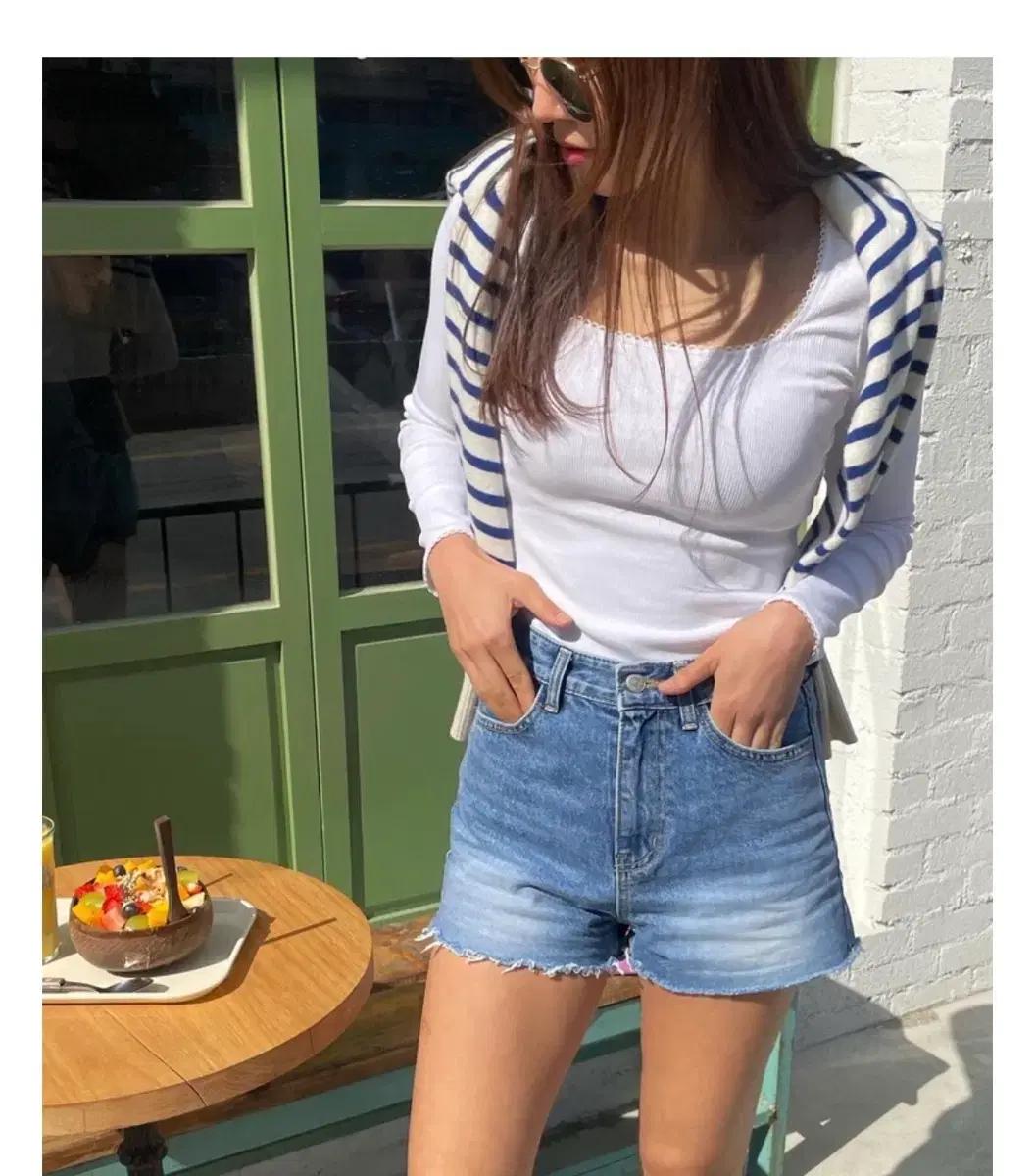 (배포 텍O) Memo 스퀘어넥 화이트 긴팔티셔츠 chloe s사이즈