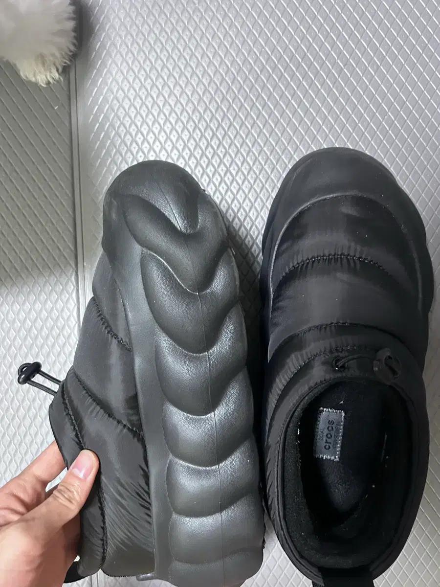 크록스 오버퍼프 쇼티 부츠 블랙