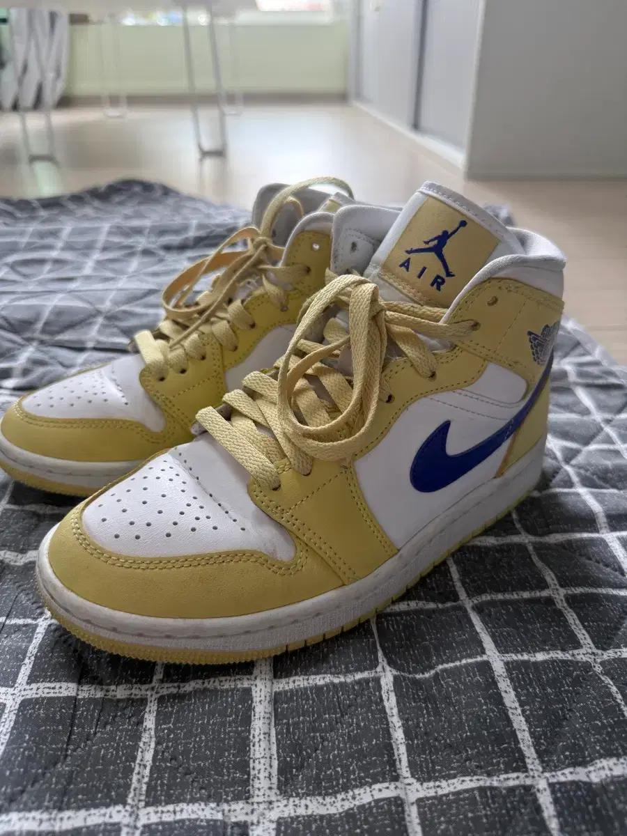 AIR JORDAN 1 미드 레몬 WASH LAPIS Bq6472-701