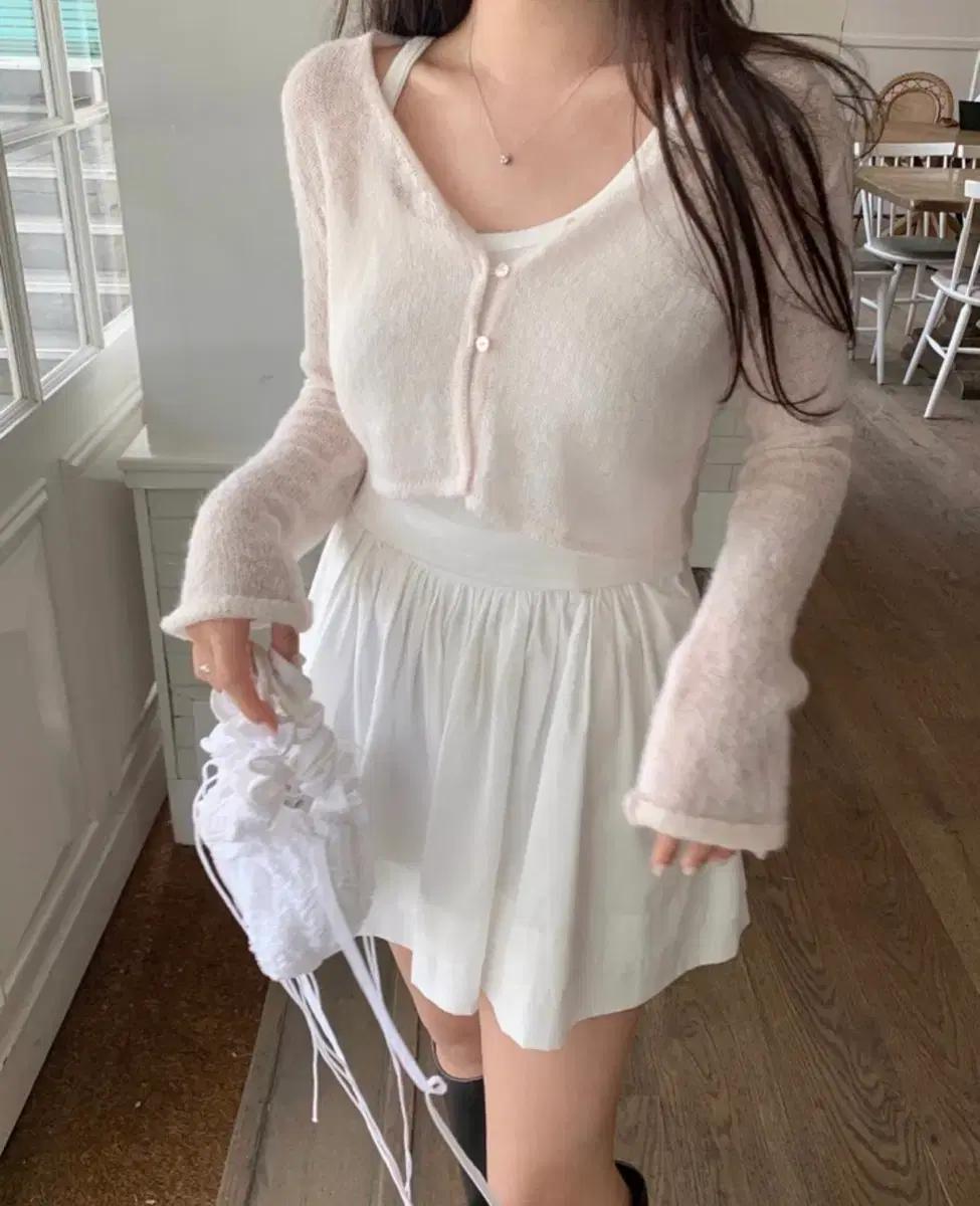 Leeds Soy button cardigan 베이비핑크