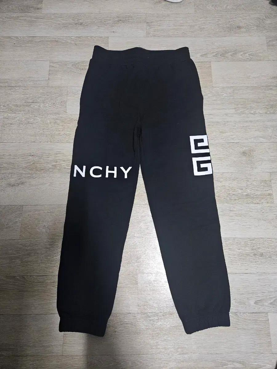지방시 트레이닝 바지