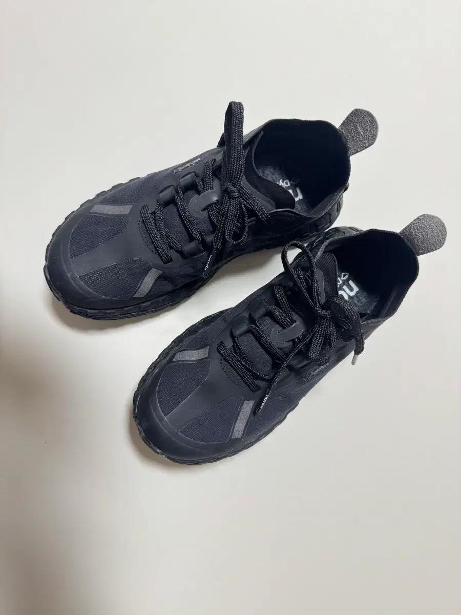 norda 001 블랙 런닝화