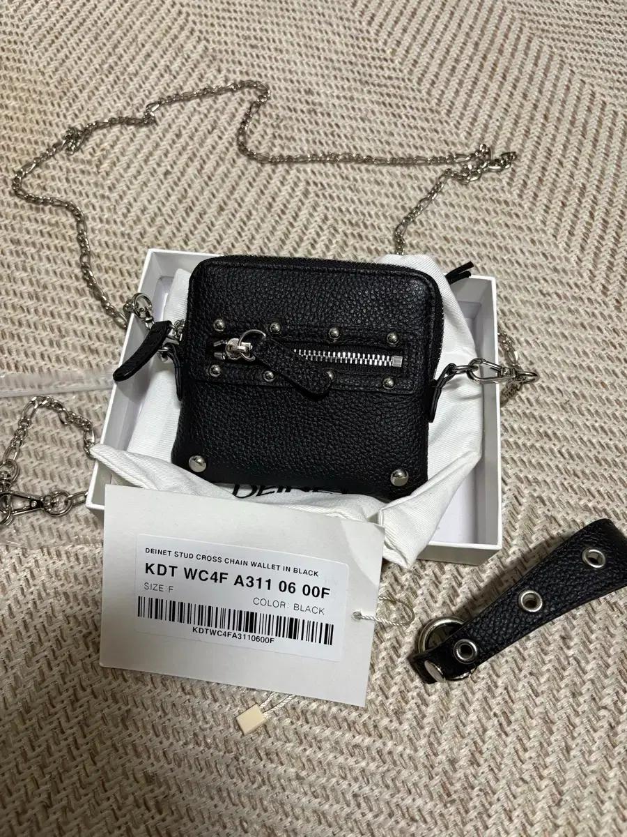 다이닛 DEINET STUD CROSS CHAIN WALLET 블랙