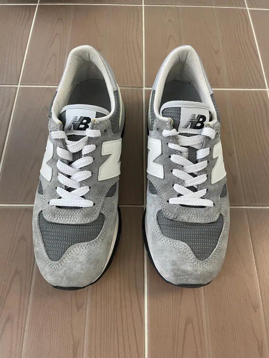 뉴발란스 990v1 grey 255사이즈