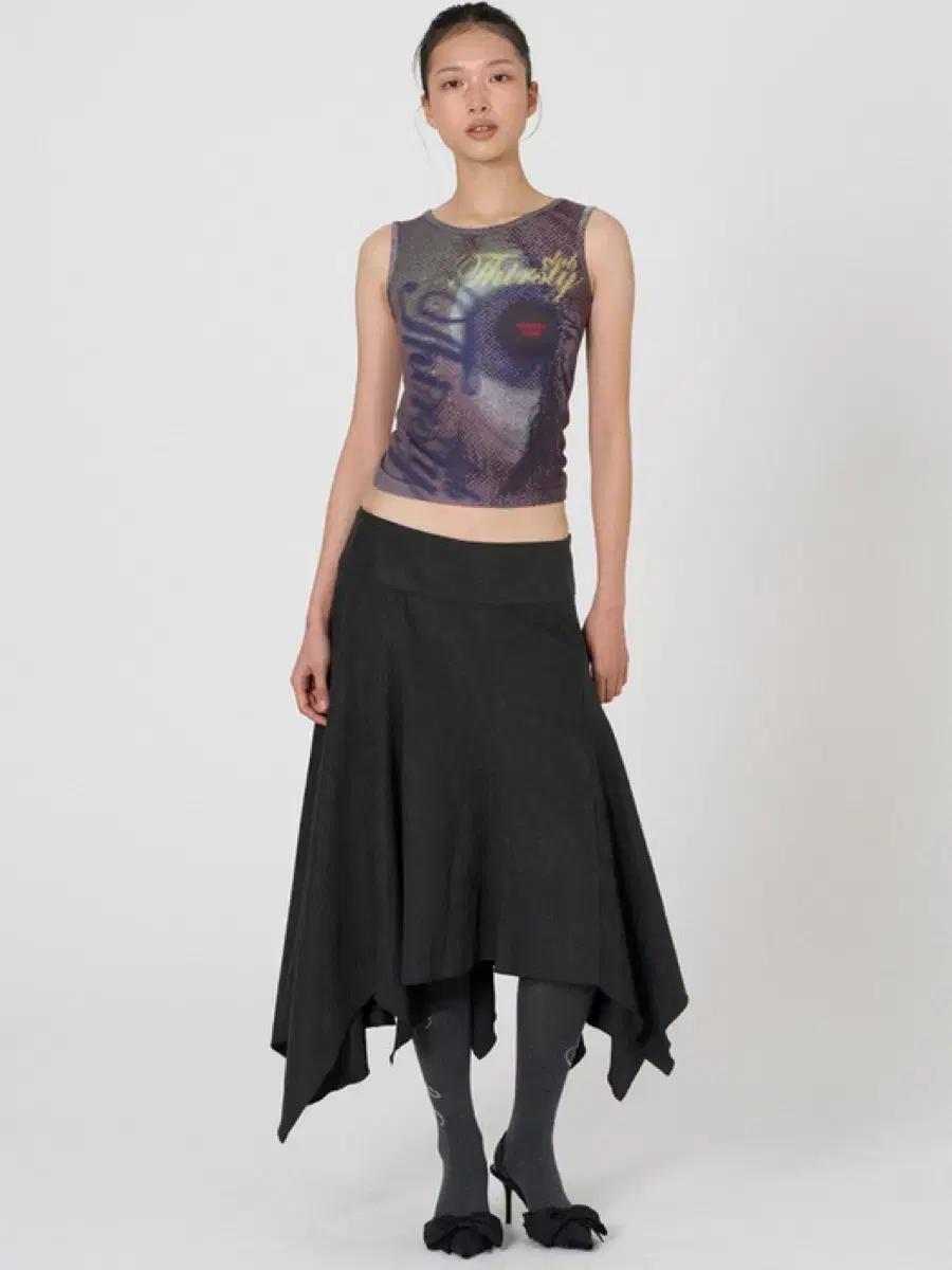 떨스티클럽 Smooth black unbalance skirt 2사이즈