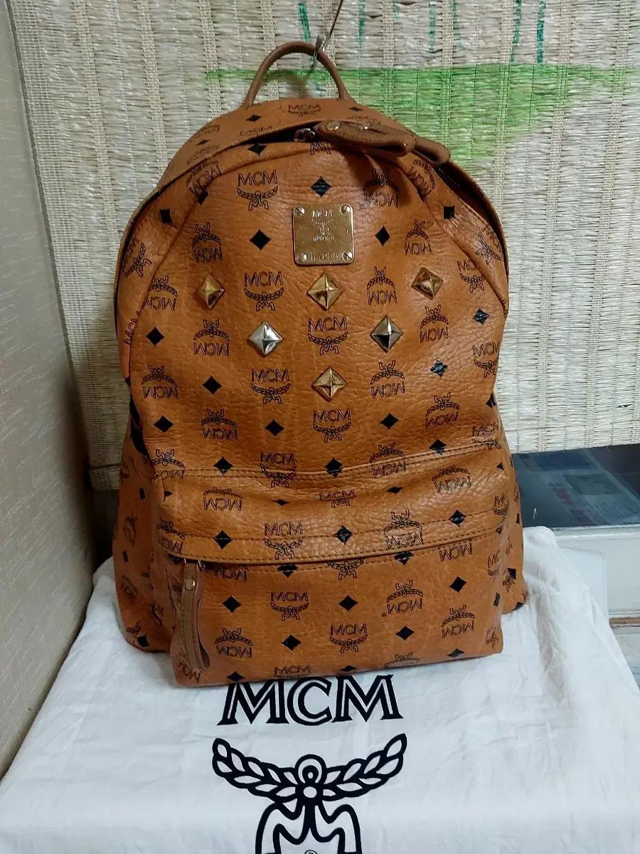 정품)MCM 스터드 엠씨엠 가방 백팩 브라운