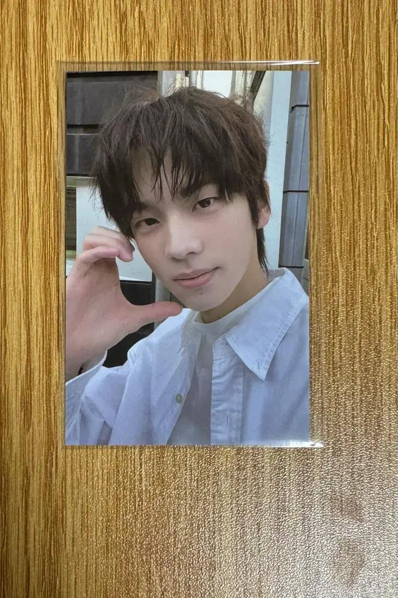 투어스 신유 미공포 더현대 더뮤지엄비지터 특전 포카