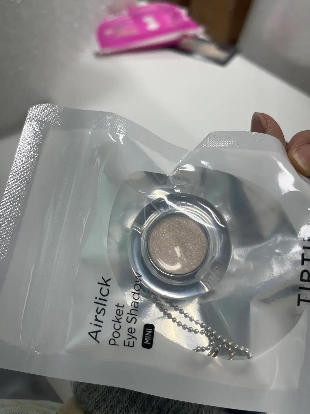 새상품(미개봉) 티르티르 에어슬릭 포켓 아이섀도우 미니 0.6g