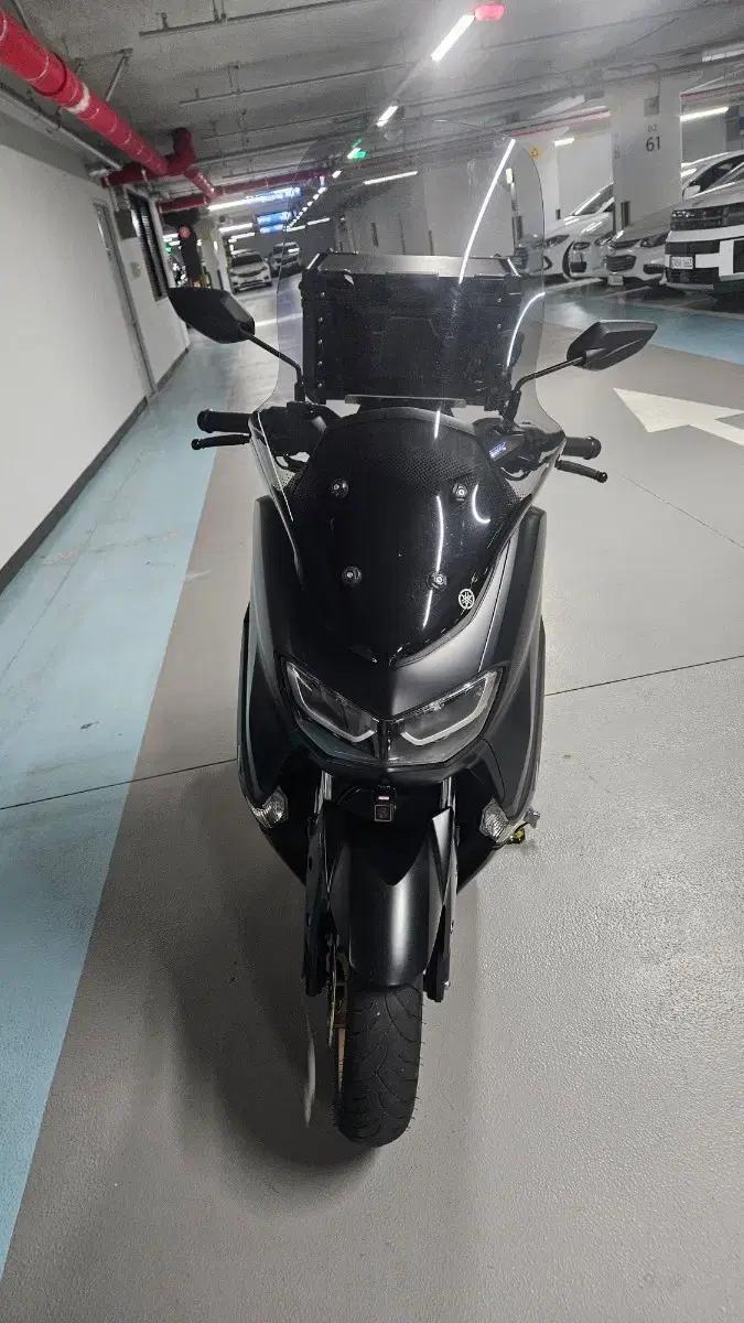 야마하 NMAX 블랙 오토바이 스쿠터