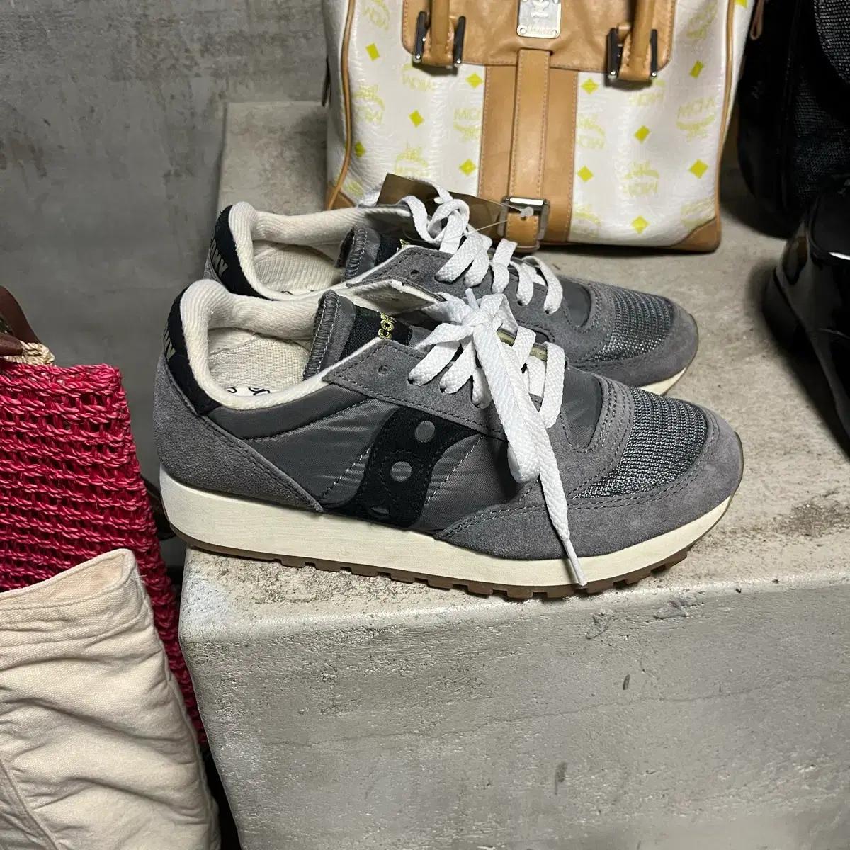 Saucony 재즈 오리지널 회색 스니커즈