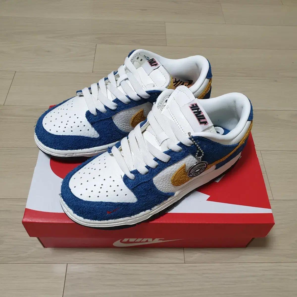 Kasina dunk low 80's bus 카시나덩크 230