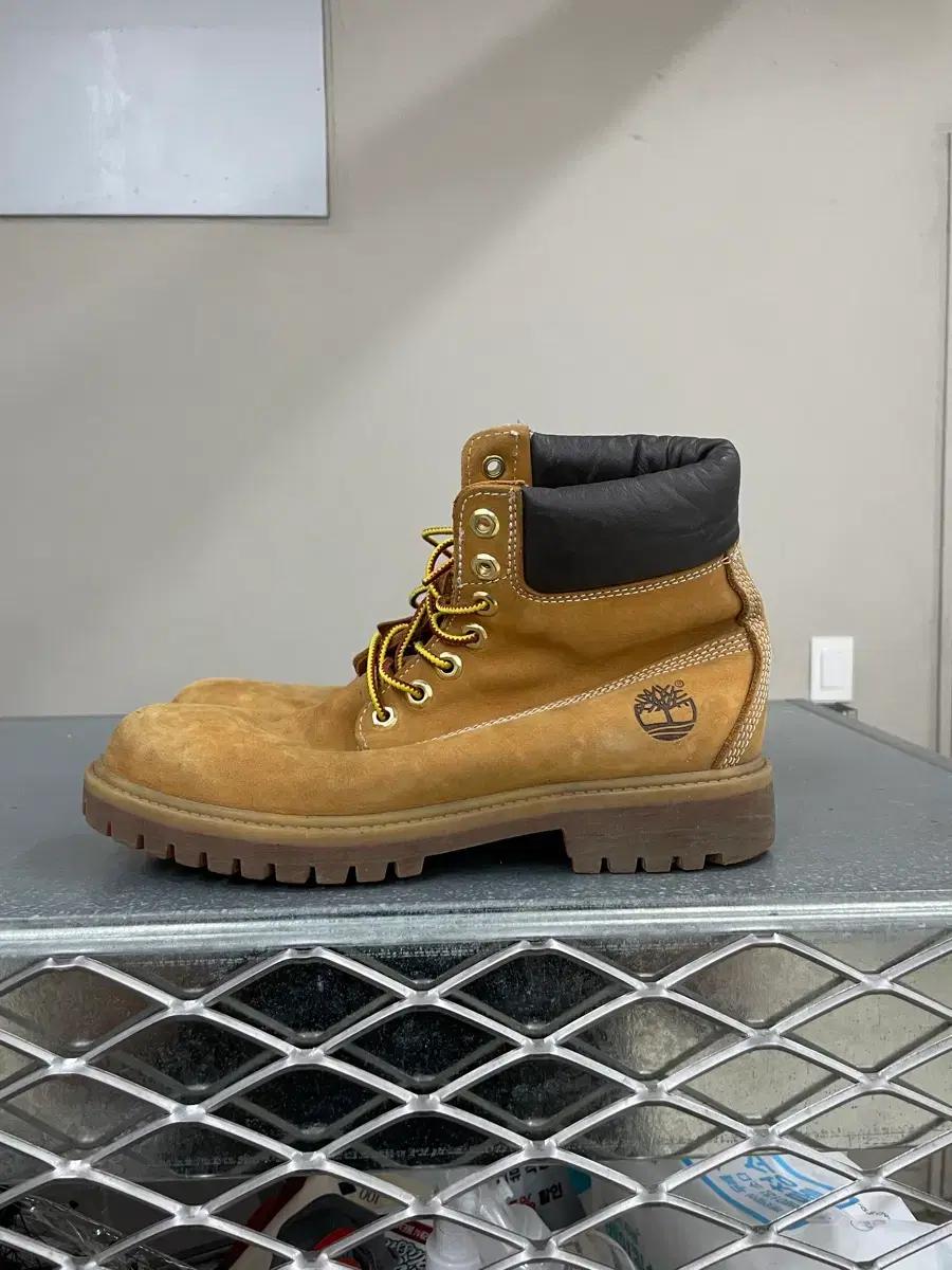 팀버랜드 6인치 프리미엄 부츠 US6.5 (gr-4040)
