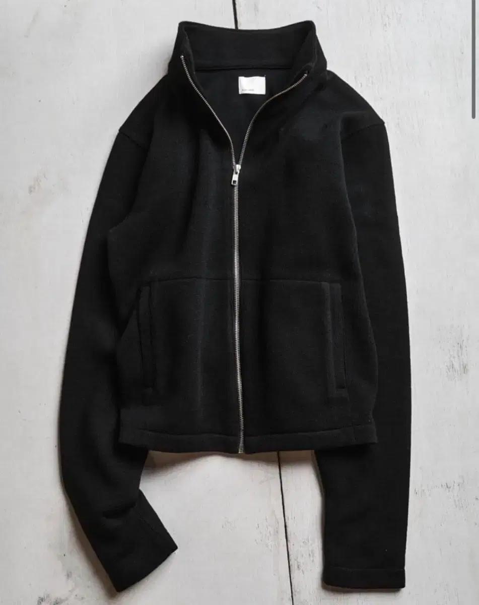 모노프리베 Textuerd High Neck Zip - Black 3