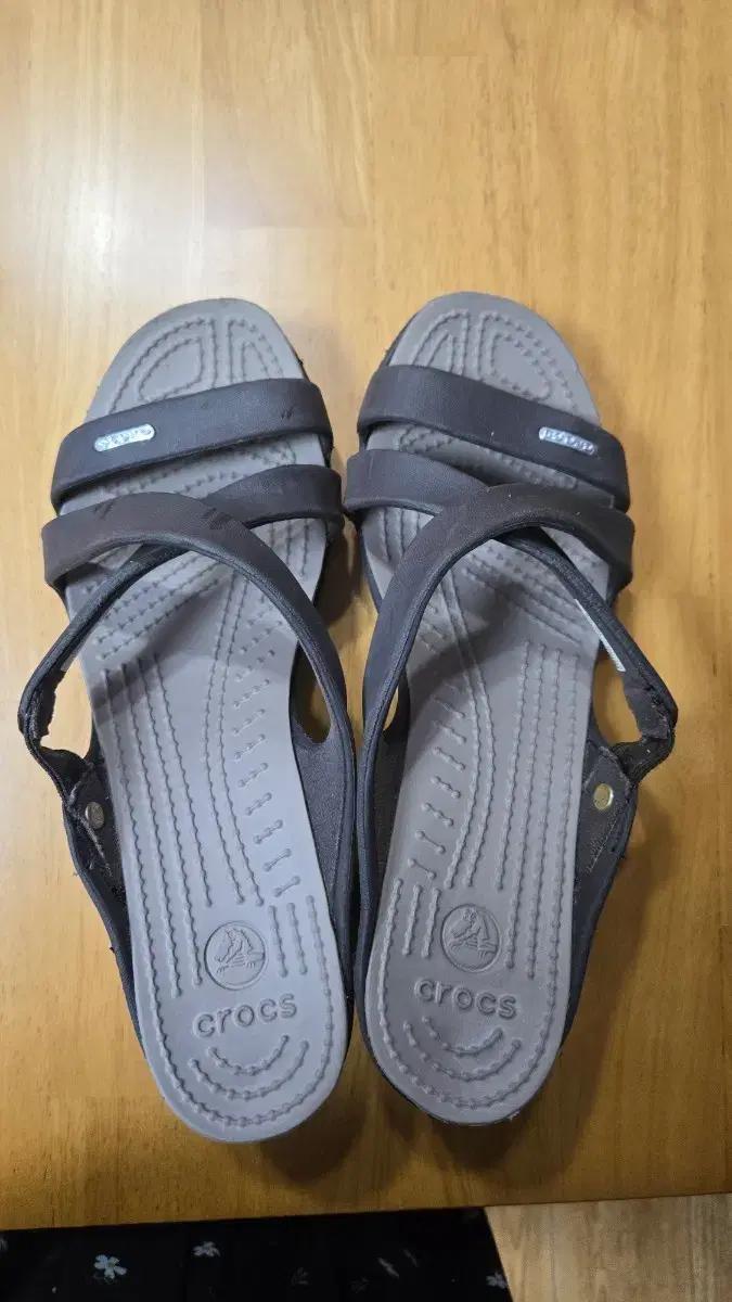 크록스 싸이프러스힐 245 웨지 통굽 샌들 w8