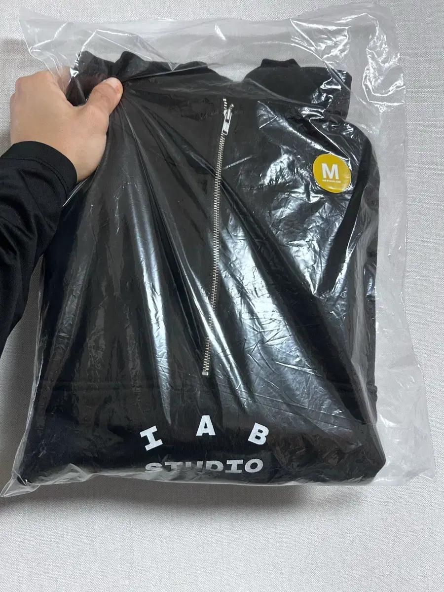 IAB STUDIO 블랙 하프집업 맨투맨 M