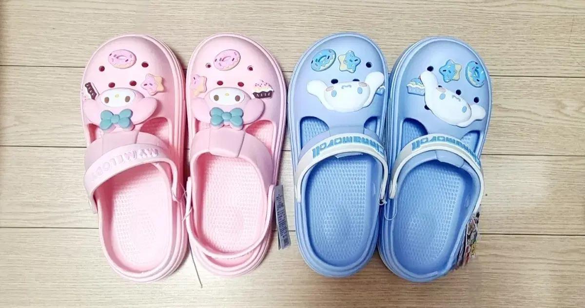 산리오 정품 마이멜로디랑 시나모롤 크록스 팝니다~