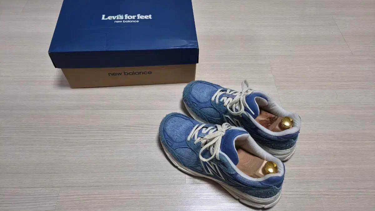 뉴발란스 x 리바이스 990 V3