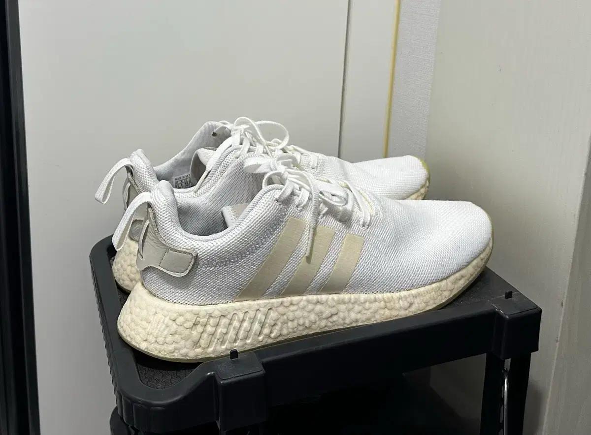 아디다스 운동화 265 NMD R1 판매합니다