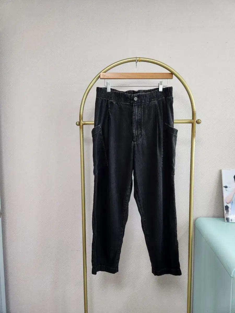 COS 블랙 데님 카고 조거 팬츠