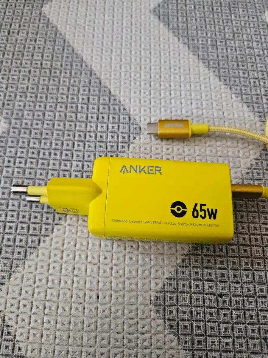 ANKER 포켓몬 65W 충전기 옐로우