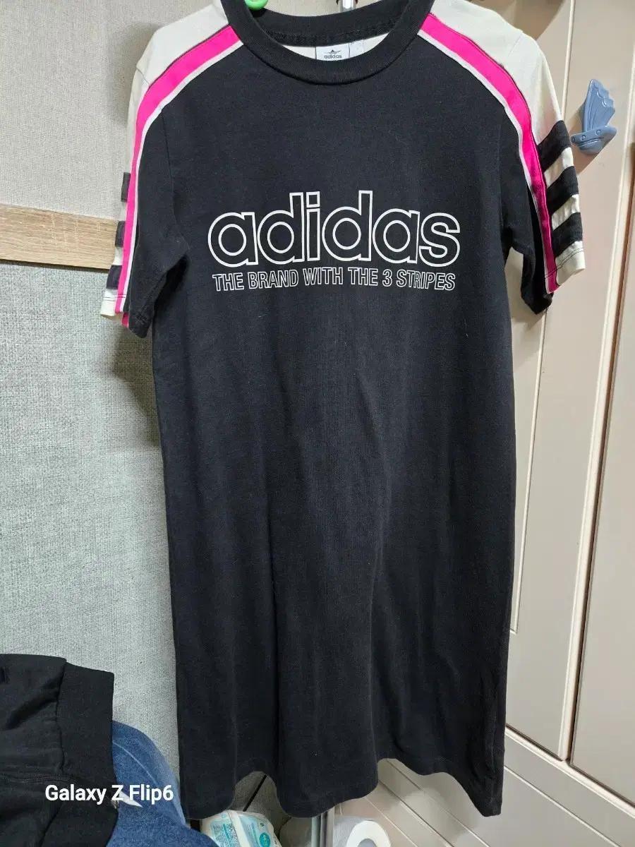 아디다스 블랙 반팔 롱티셔츠 핑크포인트