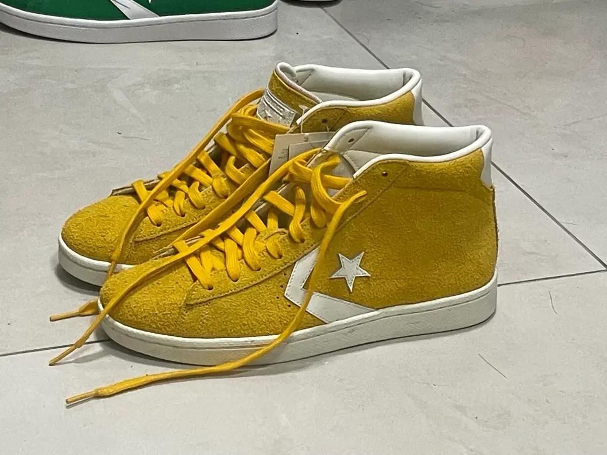 컨버스 올스타 루나론 미드 270mm yellow