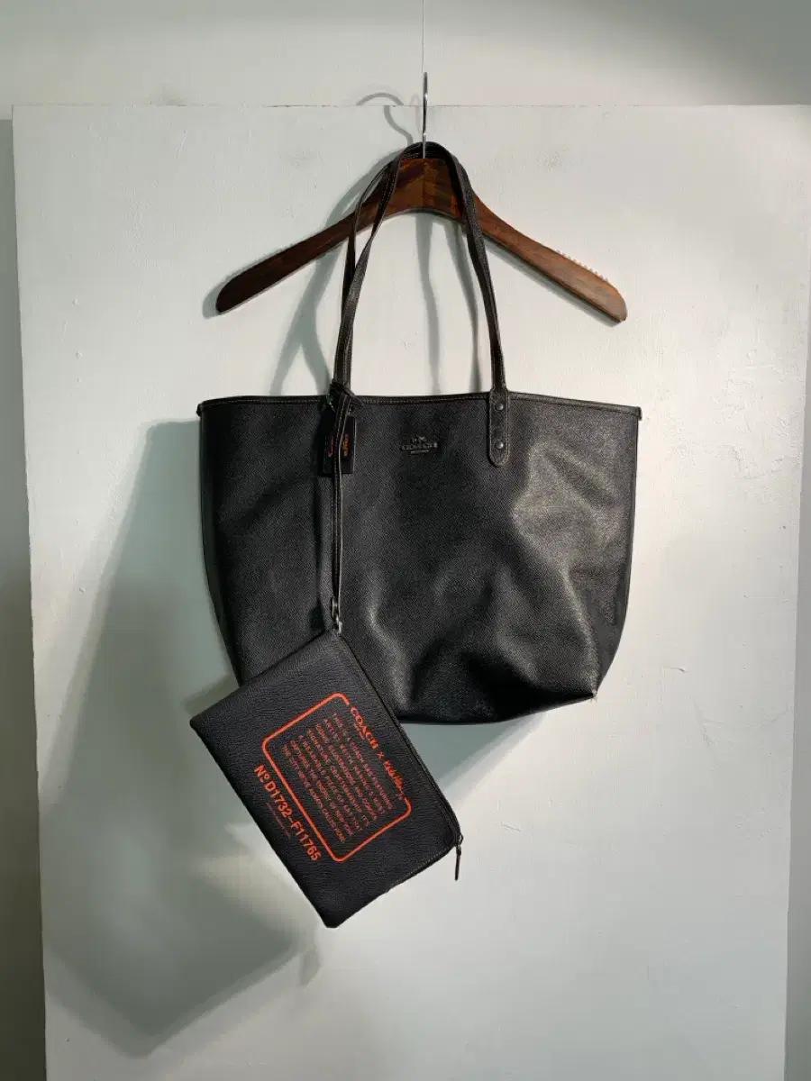 만원샵) coach keithharing 코치 키스해링 숄더백 B053
