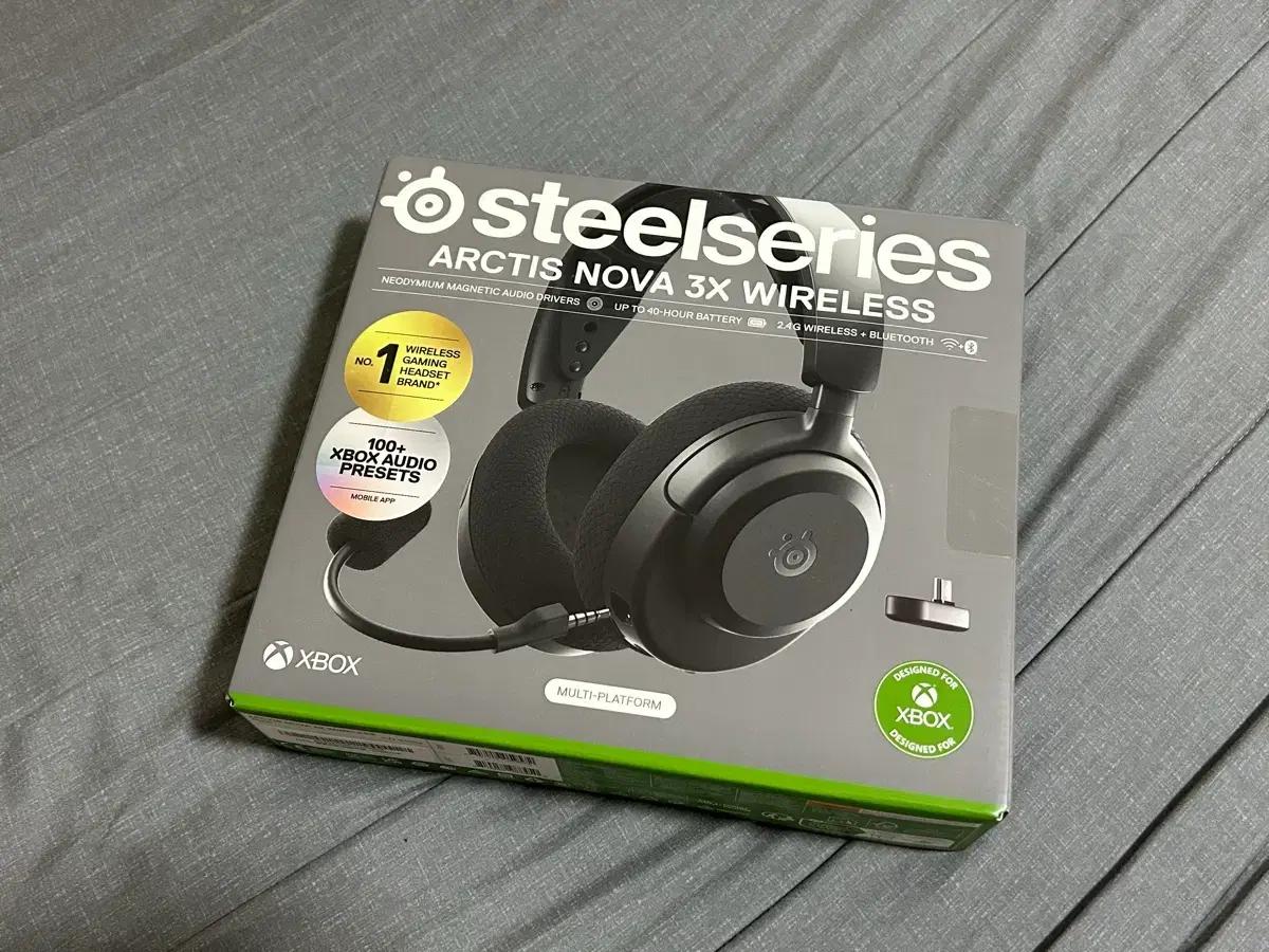 스틸시리즈 Arctis Nova 3X 무선 헤드셋입니다