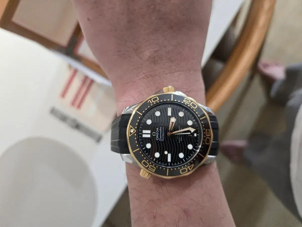 [판매완료]오메가 씨마스터300 골드(흑금) 팝니다.
