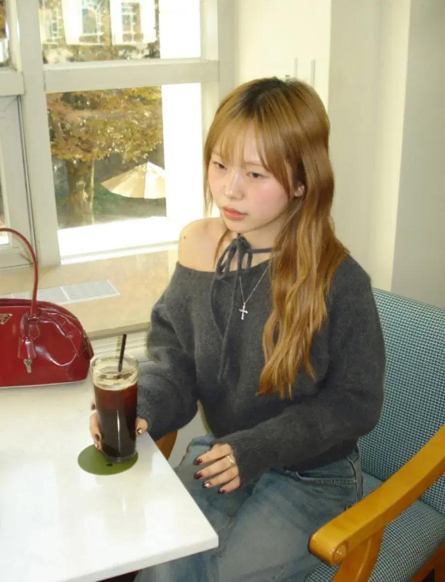 아워캐비넷 neck strap off knit