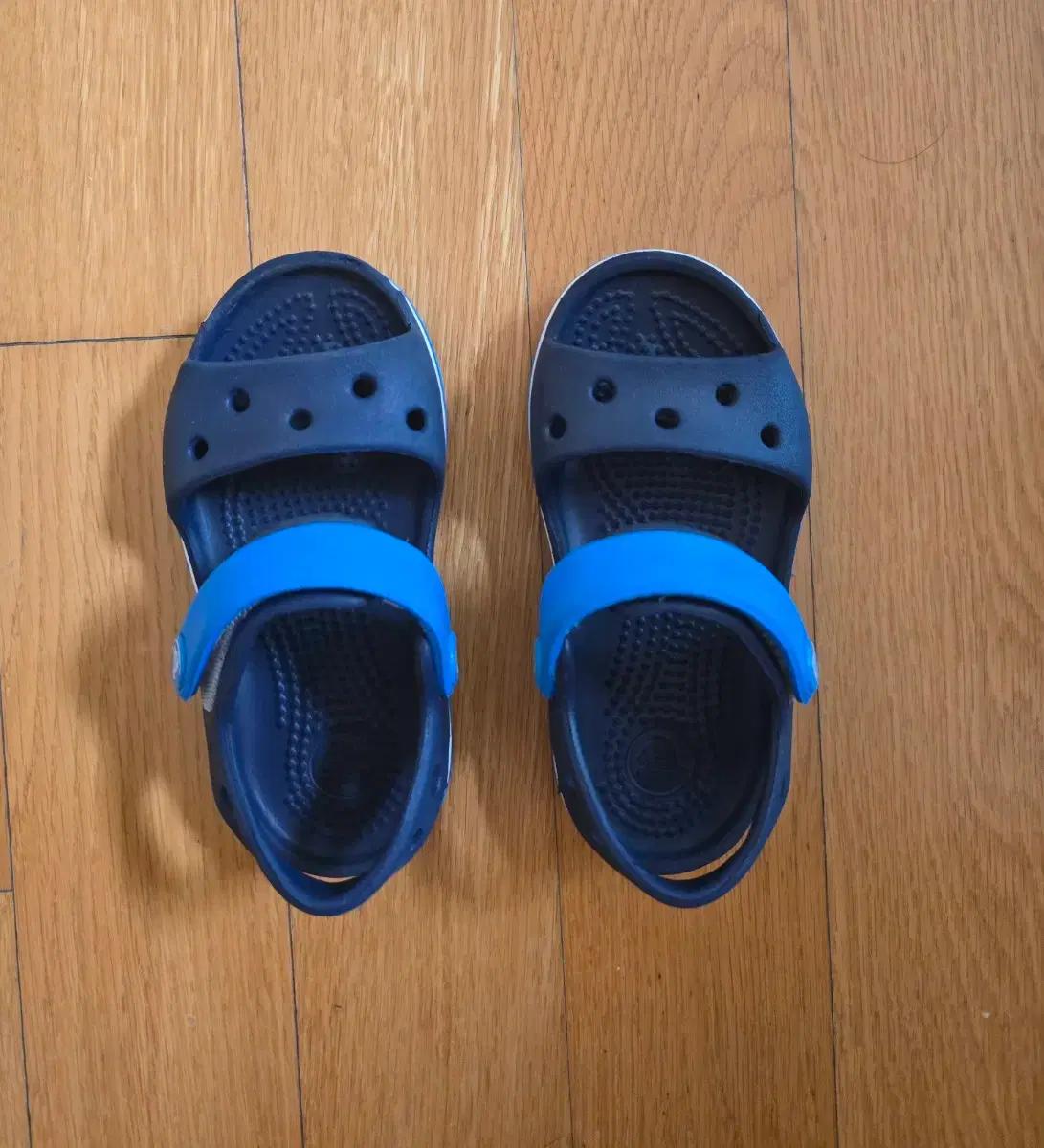 크록스 샌들 C7
