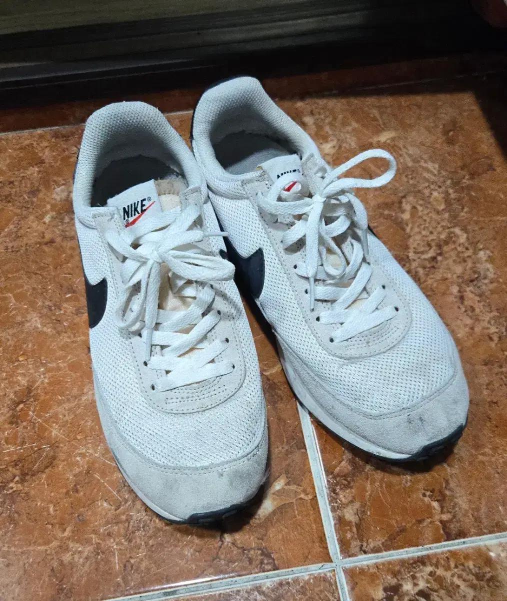 나이키 에어 테일윈드 79