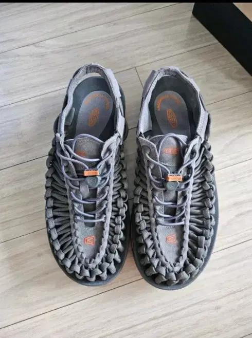 킨 KEEN 유니크 샌들