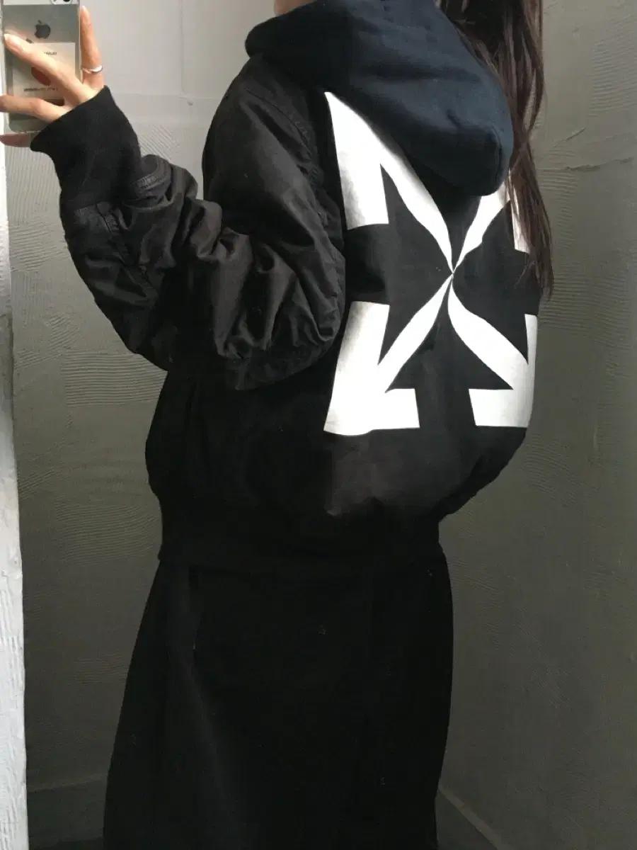 Off White 오프화이트 에로우 후드 봄버 자켓