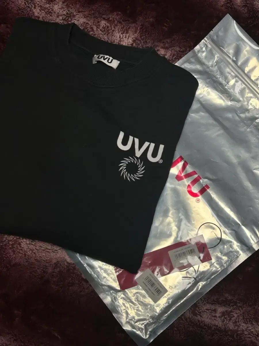 [L]UVU 인시그니아 크루넥 블랙
