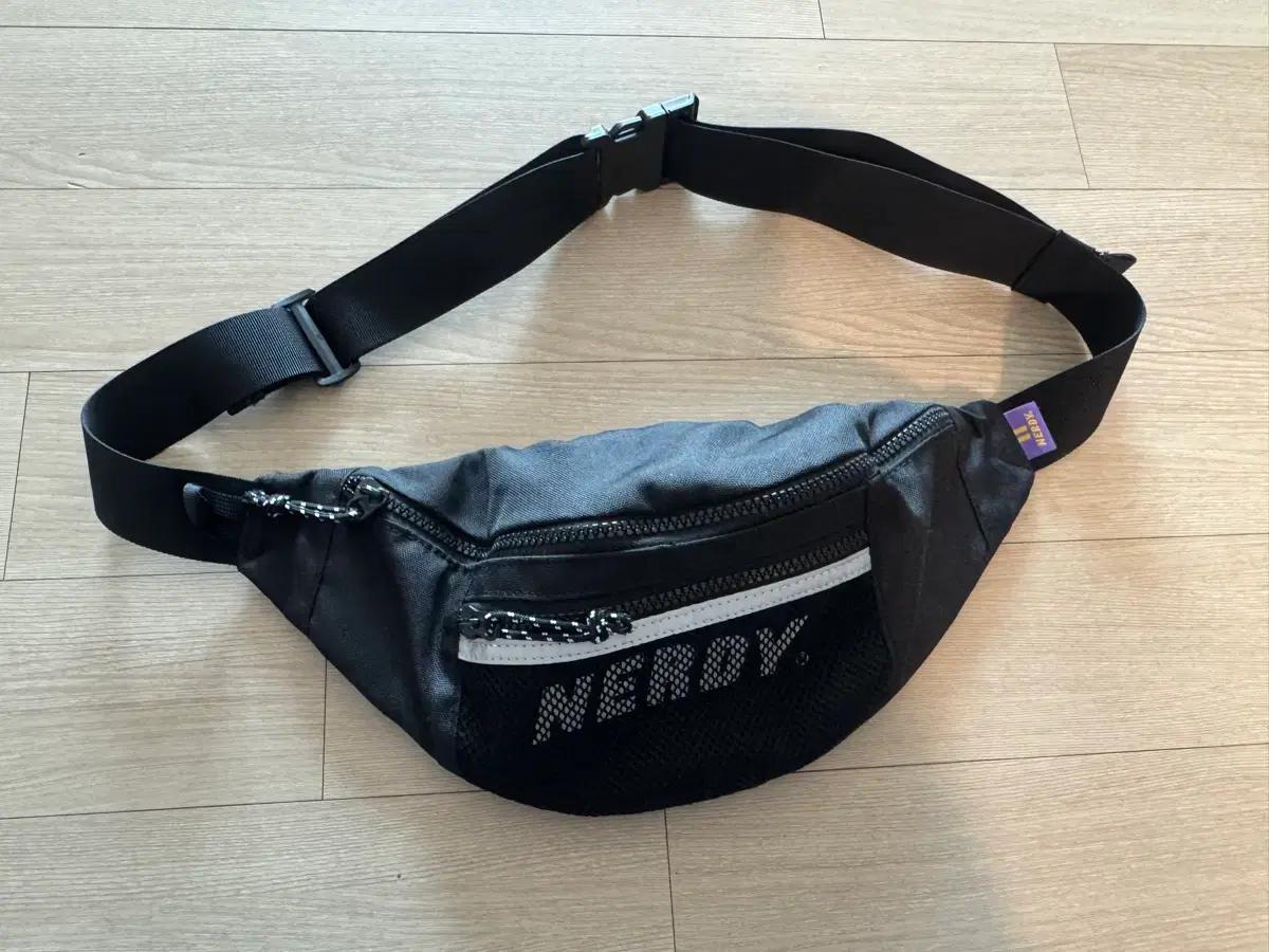 널디 NERDY 블랙 힙색 가방