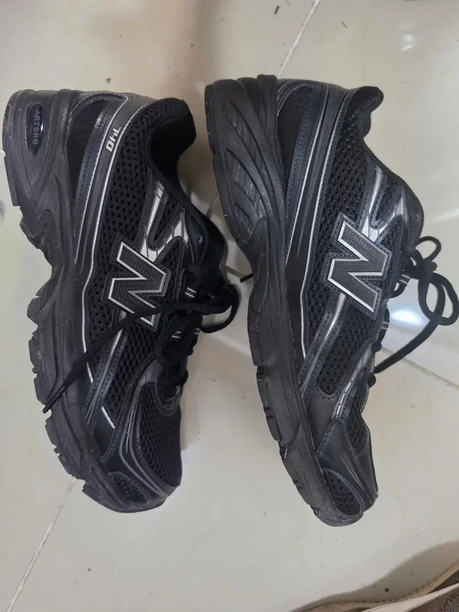 뉴발란스 740v2 블랙 운동화 260