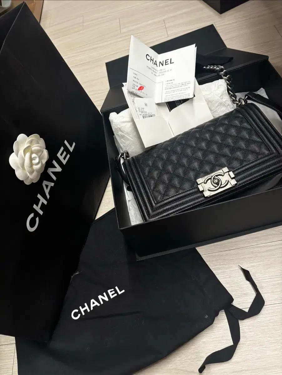 샤넬 보이백 미듐 빈티지 은장  캐비어