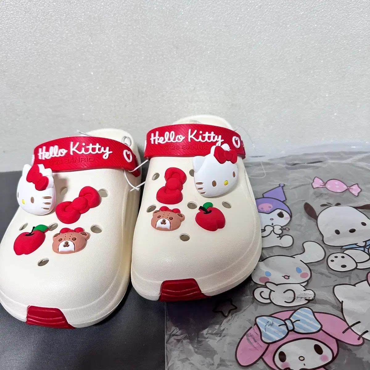 산리오 헬로키티 크록스 240mm