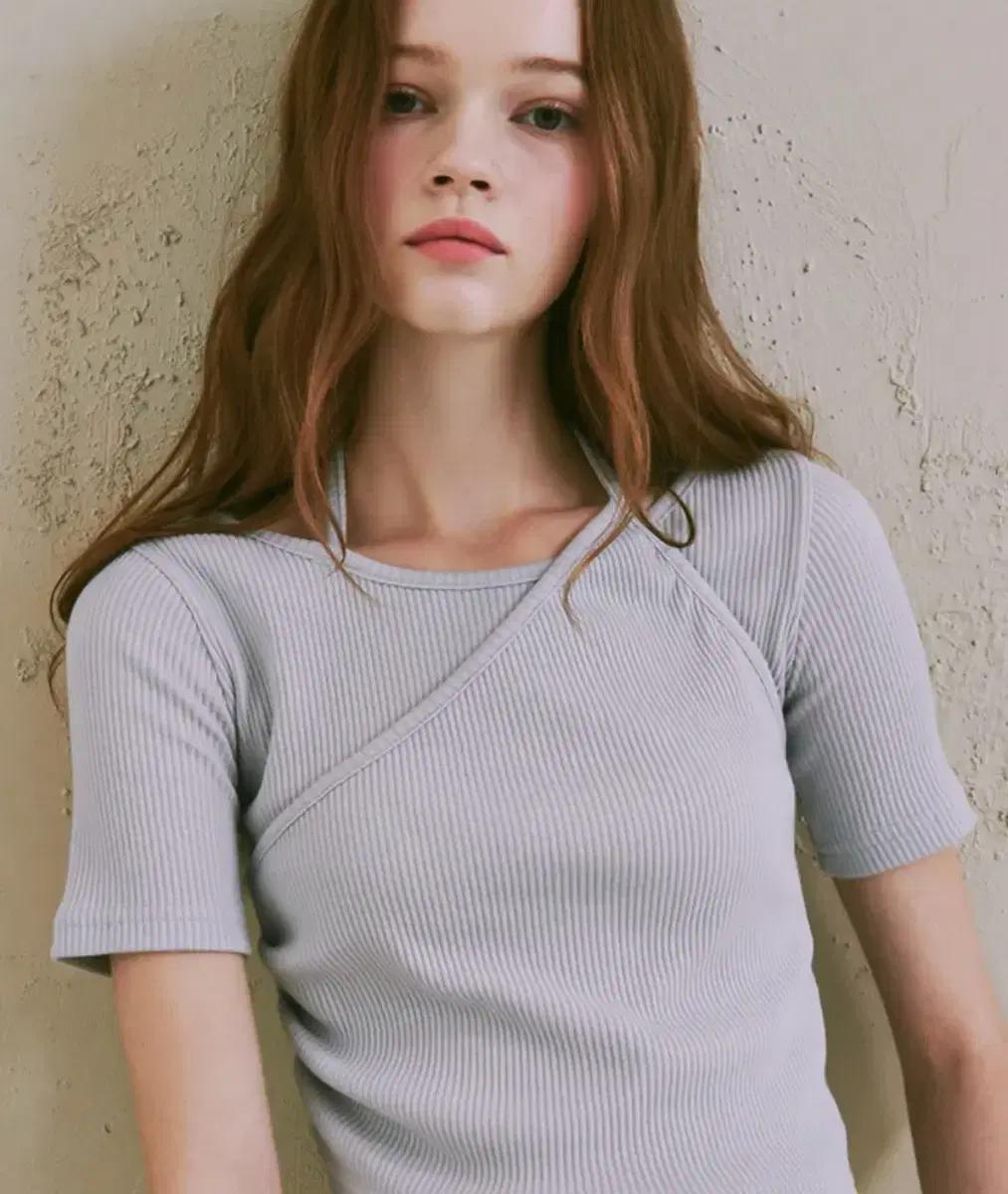론론 레이어드 홀터 넥 숏 슬리브 에시 블루