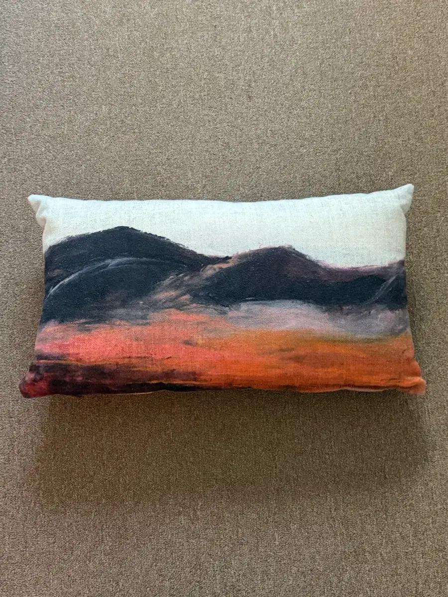 펌리빙 아트 쿠션 양면 Mountain Print Cushion