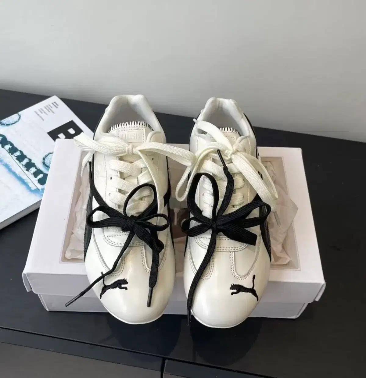 (W) 푸마 x 로제 스피드캣 LEA 웜 화이트 블랙 240MM