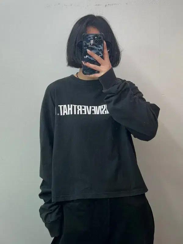 미디움 디스이즈네버댓 CP 로고 롱슬리브 블랙