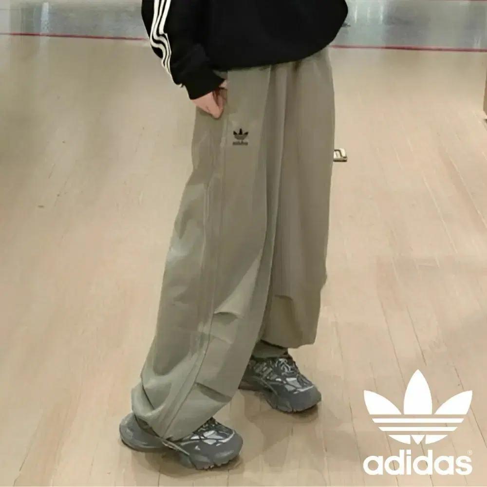 아디다스 파라슈트 팬츠s IZ4849