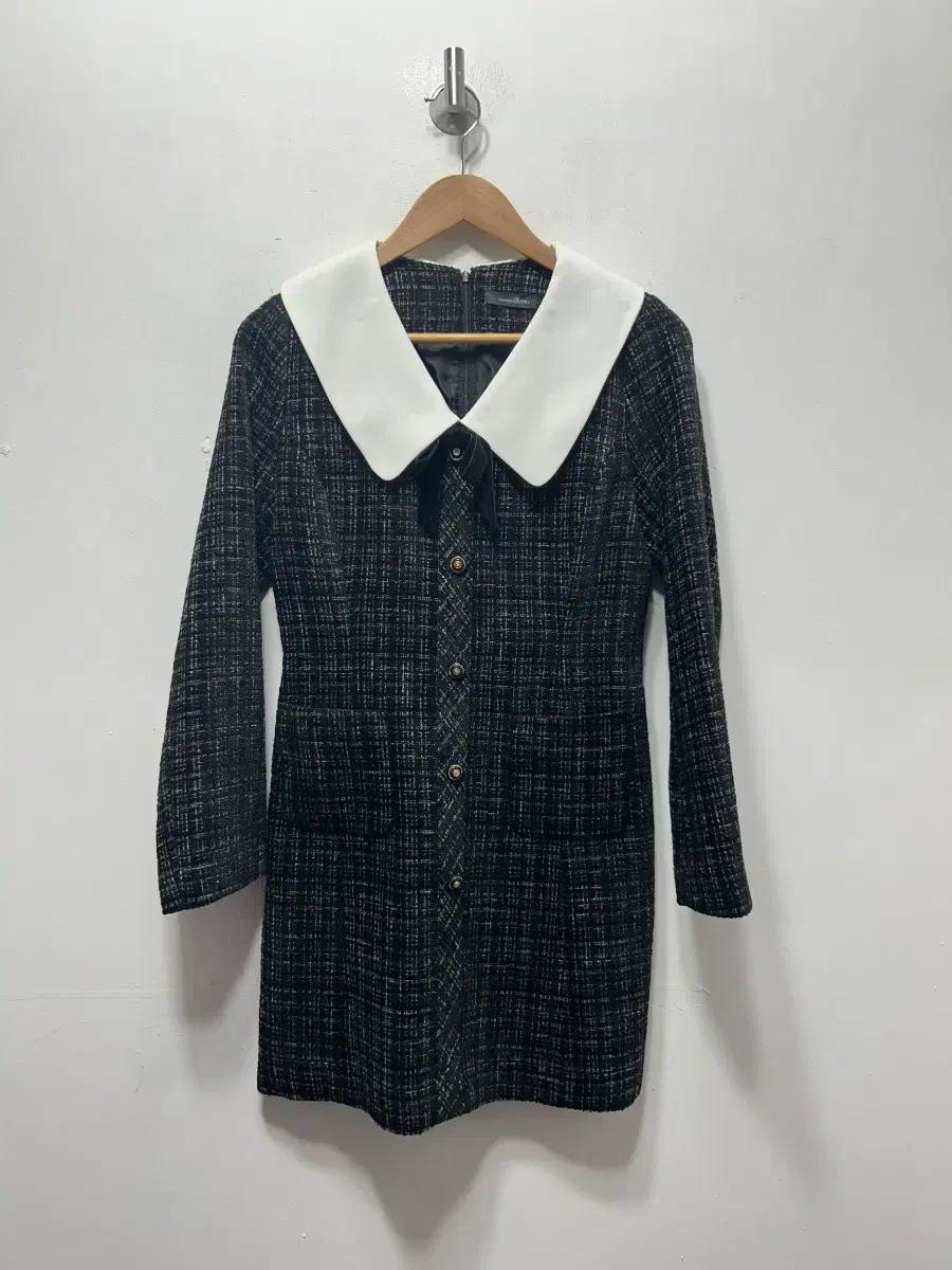 maisonde Roem 트위드 미니 원피스 흰색 빅카라 장식