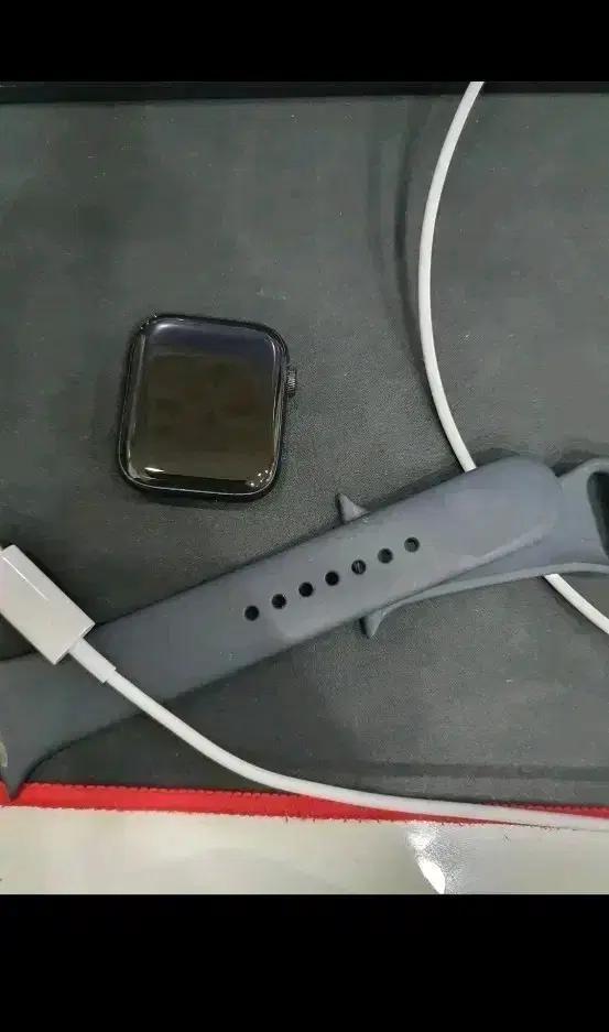 (새상품급) 애플워치se2 44mm gps 배터리 100% 스그