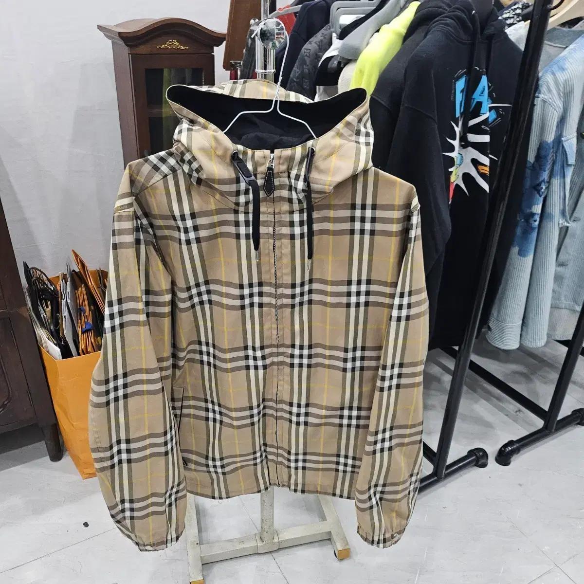 버버리 체크 리버서블 바람막이 자켓(2xl)