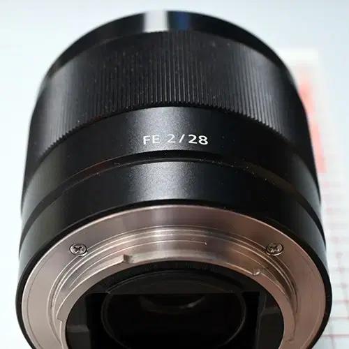 소니 FE 28mm F2 단렌즈, 35mm 렌즈와 교환도 가능