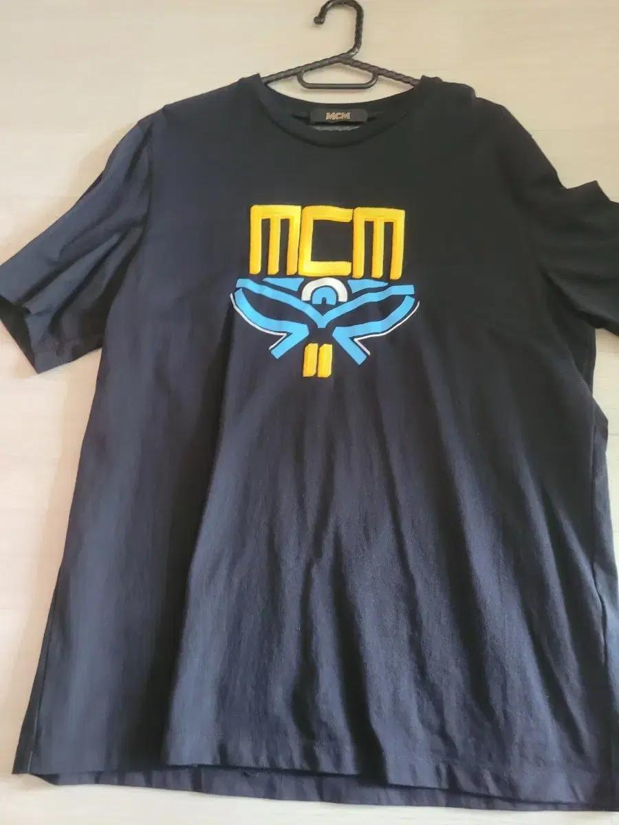 MCM 블랙 로고 반팔 티셔츠